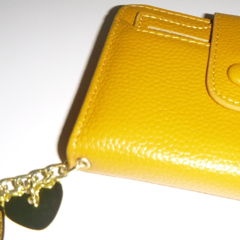 Women's soft leather bi-fold wallet.